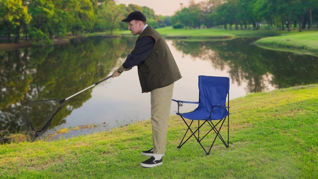 Video Reference: Water, Plant, Vertebrate, People in nature, Green, Botany, Natural environment, Sky, Tree, Grass