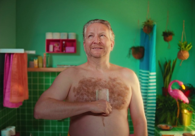 Video Reference: Shoulder, Smile, Muscle, Green, Chest, Tartan, Beard, Trunk, Leisure, Happy