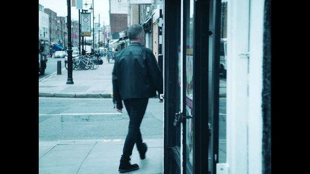 Video Reference: Tire, Street light, Street fashion, Road surface, Sidewalk, Waist, Road, Thigh, City, Knee