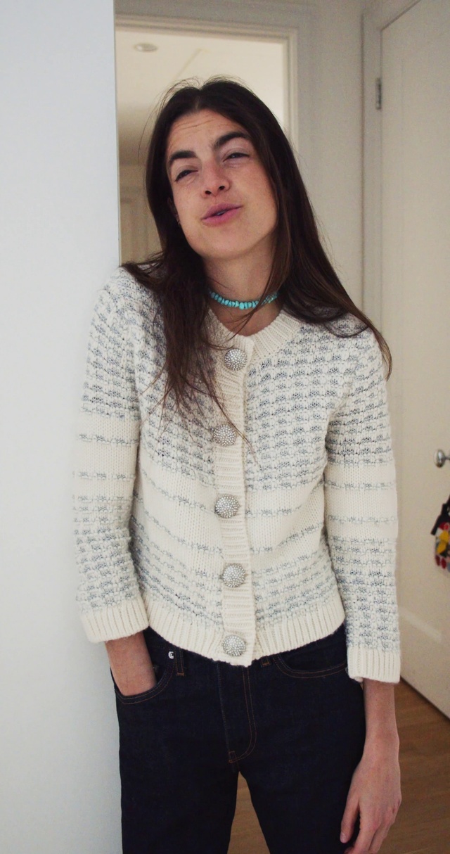 Video Reference: Joint, Arm, Shoulder, Dress shirt, Neck, Waist, Sleeve, Street fashion, Grey, Collar