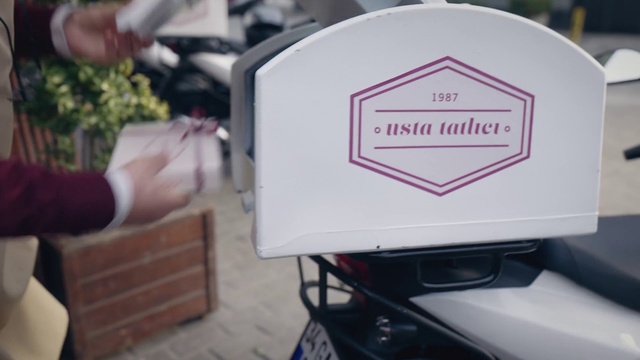 Video Reference: Automotive lighting, Motor vehicle, Automotive design, Vehicle, Automotive tire, Fender, Automotive exterior, Gas, Automotive wheel system, Magenta