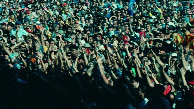 Video Reference: Entertainment, Concert, Fan, Leisure, Event, Electric blue, Performing arts, Crowd, Font, Rock concert