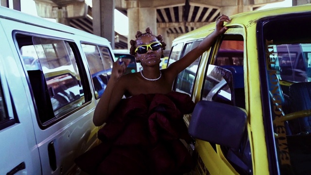 Video Reference: Glasses, Car, Vehicle, Motor vehicle, Automotive design, Vision care, Goggles, Sunglasses, Human, Automotive lighting