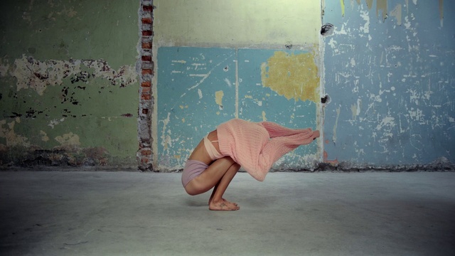 Video Reference: Road surface, Knee, Wood, Floor, Flooring, Tints and shades, Waist, Street fashion, Barefoot, Thigh