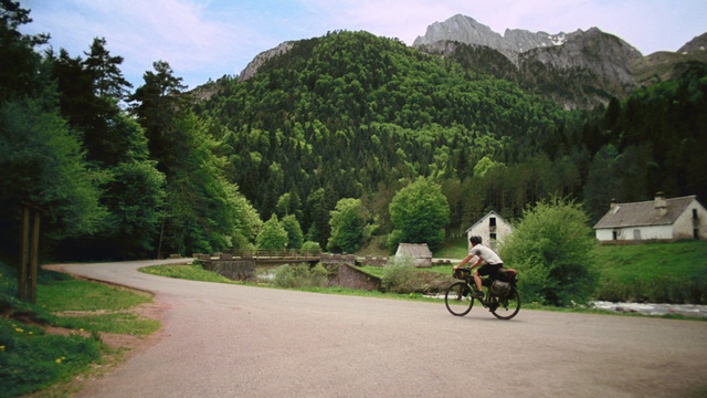 Video Reference: Bicycle, Wheel, Tire, Plant, Bicycle wheel, Bicycles--Equipment and supplies, Cloud, Sky, Mountain, Vehicle