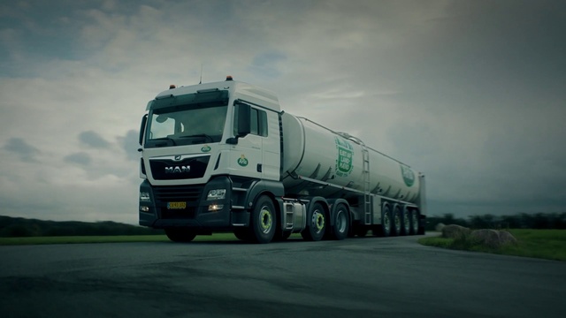 Video Reference: Cloud, Sky, Tire, Wheel, Vehicle registration plate, Vehicle, Truck, Plant, Motor vehicle, Automotive tire