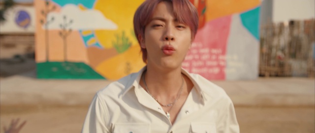 Video Reference: Chin, Jaw, Eyelash, Community, Happy, Art, Bangs, Street fashion, Paint, Fun