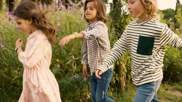 Video Reference: Clothing, Jeans, Plant, Facial expression, Flower, People in nature, Fashion, Textile, Happy, Sleeve