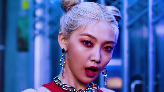 Video Reference: Skin, Head, Lip, Chin, Eyebrow, Lipstick, Eyelash, Blue, Eye liner, Makeover