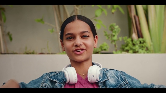 Video Reference: Skin, Smile, Facial expression, Flash photography, Happy, Plant, Cool, Street fashion, Morning, Fun