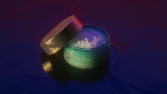 Video Reference: Liquid, Gas, Electric blue, Glass, Transparent material, Magenta, Transparency, Metal, Lens flare, Circle