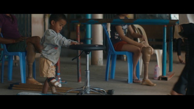 Video Reference: Performing arts, Entertainment, Leisure, Fun, Toddler, Thigh, Human leg, Event, Balance, Performance art