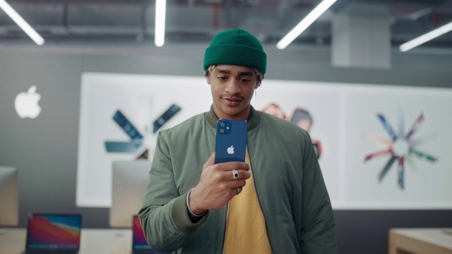 Video Reference: Clothing, Microphone, Outerwear, Cap, Sleeve, Baseball cap, Fun, Audio equipment, Recreation, T-shirt