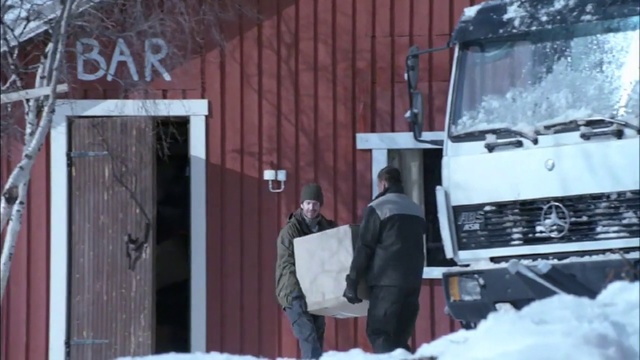 Video Reference: Snow, Freezing, Vehicle, Event, Winter, Motor vehicle, Door, Window, Automotive tire, Automotive exterior