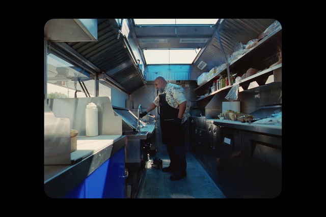 Video Reference: Flash photography, City, Technology, Suit, White-collar worker, Display device, Passenger, Public transport, Travel, Multimedia