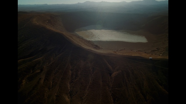 Video Reference: Brown, Sky, Ecoregion, Mountain, Atmospheric phenomenon, Slope, Landscape, Horizon, Aeolian landform, Valley