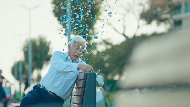 Video Reference: Arm, People in nature, Sky, Happy, Swing, Tree, Toddler, Leisure, Grass, Electric blue