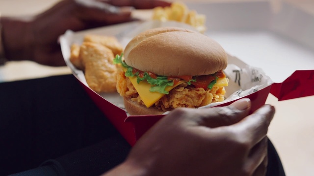 Video Reference: Food, Sandwich, Bun, Ingredient, Recipe, Staple food, Hamburger, Baked goods, Cuisine, Veggie burger