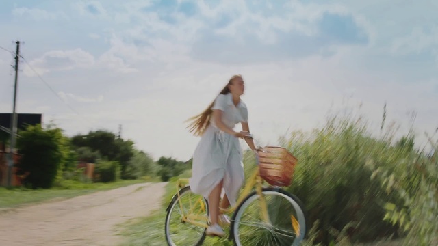 Video Reference: Bicycle, Wheel, Tire, Sky, Cloud, Plant, Bicycle wheel, Bicycle tire, Bicycle frame, Bicycles--Equipment and supplies