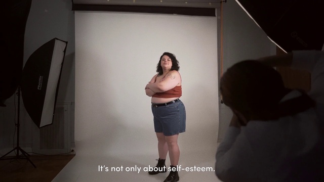 Video Reference: Leg, Flash photography, Waist, Automotive design, Thigh, Fashion design, Trunk, Event, Knee, Art