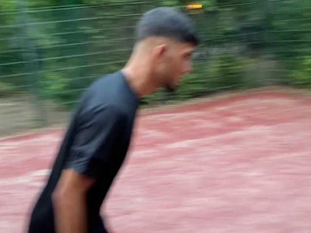 Video Reference: Player, Grass, Leisure, Athlete, Recreation, Sportswear, Sports, Competition event, Event, T-shirt