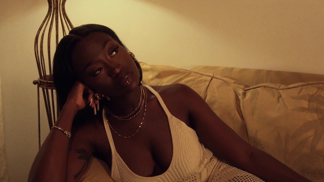 Video Reference: Lip, Shoulder, Eyelash, Flash photography, Neck, Jaw, Gesture, Elbow, Cornrows, Black hair