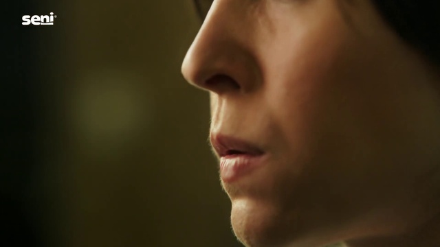 Video Reference: Nose, Cheek, Lip, Eyelash, Ear, Neck, Jaw, Flash photography, Gesture, Happy