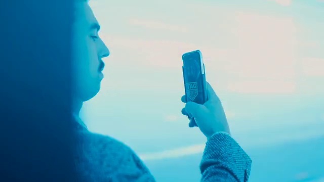 Video Reference: Blue, Water, Azure, Sky, Cloud, Gesture, Flash photography, Glove, Electric blue, Happy