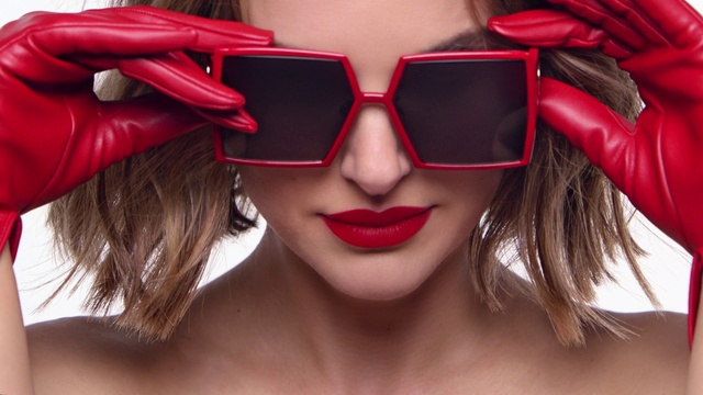 Video Reference: Nose, Glasses, Skin, Lip, Chin, Lipstick, Vision care, Shoulder, Eyebrow, Mouth