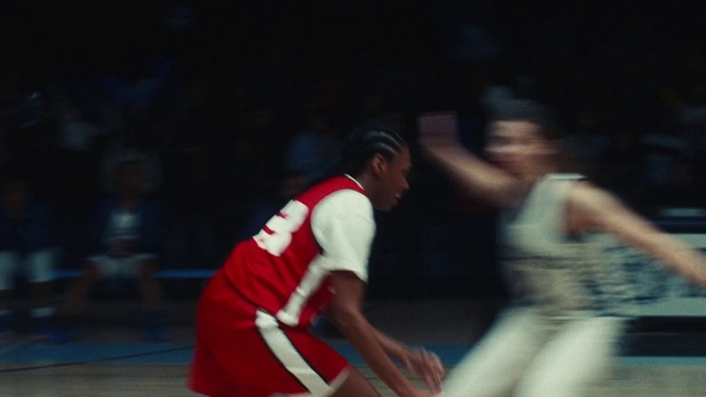 Video Reference: Sports uniform, Gesture, Shorts, Jersey, Sportswear, Elbow, Event, Vest, T-shirt, Tournament