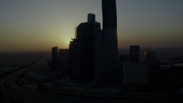 Video Reference: Sky, Building, Atmosphere, Skyscraper, Dusk, Tower block, Tower, Afterglow, Plant, Cityscape