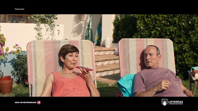 Video Reference: Skin, Plant, Flash photography, Happy, Leisure, Grass, Tree, Magenta, Fun, Event