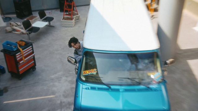 Video Reference: Motor vehicle, Hood, Vehicle, Automotive lighting, Automotive design, Car, Automotive exterior, Vehicle door, Bumper, Automotive wheel system