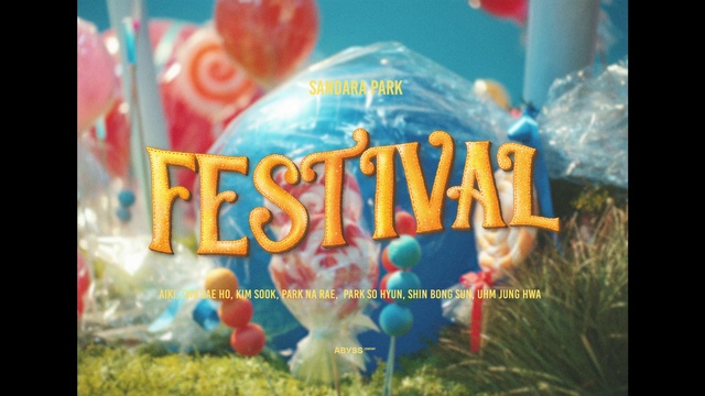 Video Reference: World, Organism, Happy, Font, Grass, Electric blue, Event, Fun, Party supply, Balloon