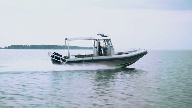 Video Reference: Water, Sky, Watercraft, Boat, Vehicle, Boats and boating--Equipment and supplies, Naval architecture, Lake, Ship, Automotive exterior