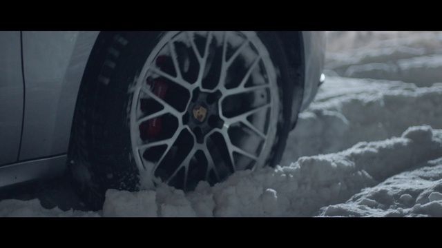 Video Reference: Wheel, Tire, Automotive tire, Vehicle, Motor vehicle, Tread, Hood, Automotive design, Alloy wheel, Automotive lighting