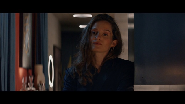 Video Reference: Hairstyle, Eyebrow, Flash photography, Fashion, Eyelash, Iris, Long hair, Event, Fun, Electric blue