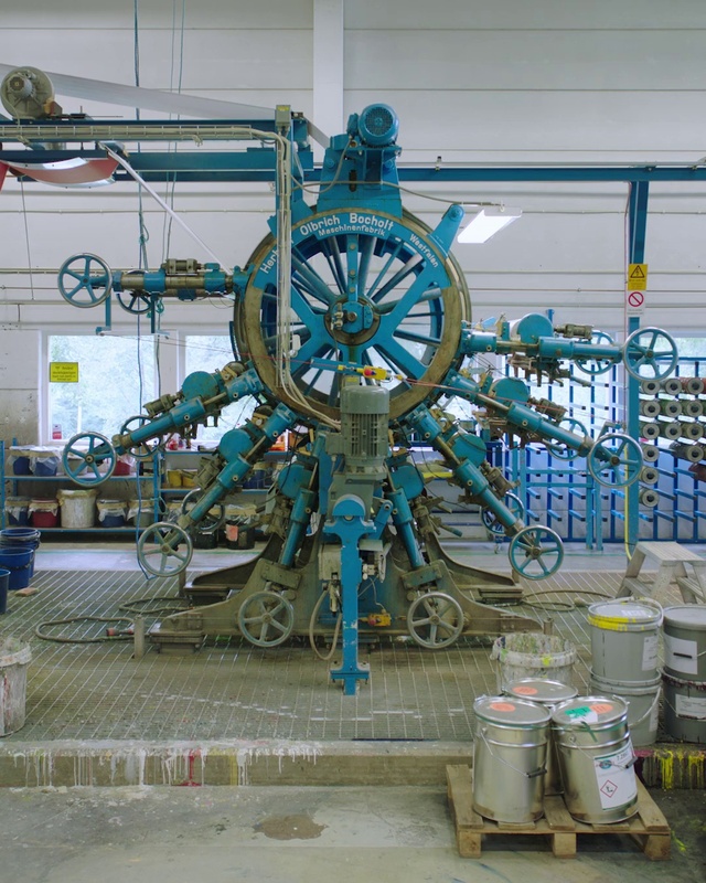 Video Reference: Automotive tire, Engineering, Motor vehicle, Gas, Electricity, Spoke, Automotive wheel system, Machine, Rim, Industry