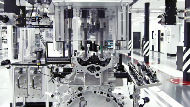 Video Reference: Building, Automotive design, Urban design, Engineering, Machine, Technology, City, Audio equipment, Event, Eyewear