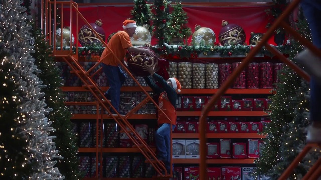 Video Reference: Jeans, Leisure, Landmark, Wood, Tree, Fun, Event, Ornament, City, Christmas ornament