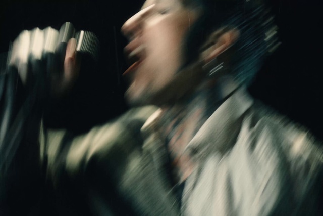 Video Reference: Flash photography, Gesture, Entertainment, Music, Performing arts, Event, Midnight, Microphone, Fun, Darkness