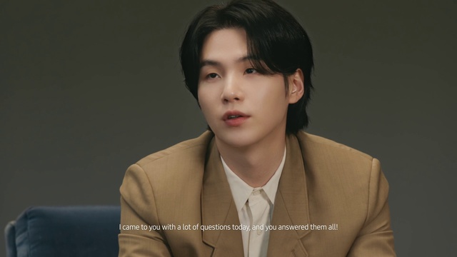 Video Reference: Forehead, Chin, Neck, Flash photography, Jaw, Dress shirt, Sleeve, Gesture, Collar, Eyelash