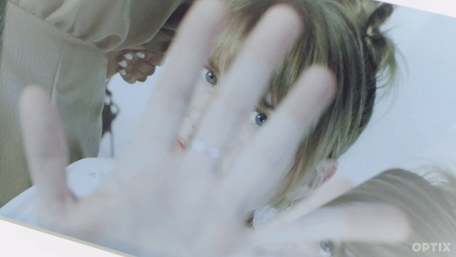 Video Reference: Eyebrow, Eyelash, Jaw, Gesture, Dress, Nail, Layered hair, Fur, Jewellery, Bangs