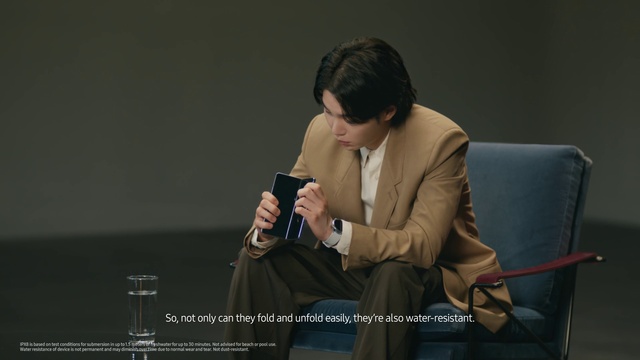 Video Reference: Suit trousers, Gesture, Flash photography, Blazer, Entertainment, Formal wear, Suit, Event, White-collar worker, Font