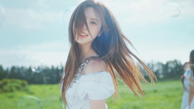 Video Reference: Skin, Lip, Sky, Smile, Plant, Flash photography, Happy, Sunlight, Cloud, Eyelash