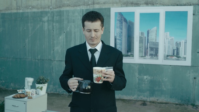 Video Reference: Coat, Suit, Tie, Blazer, Dress shirt, Formal wear, White-collar worker, Event, Publication, Tableware