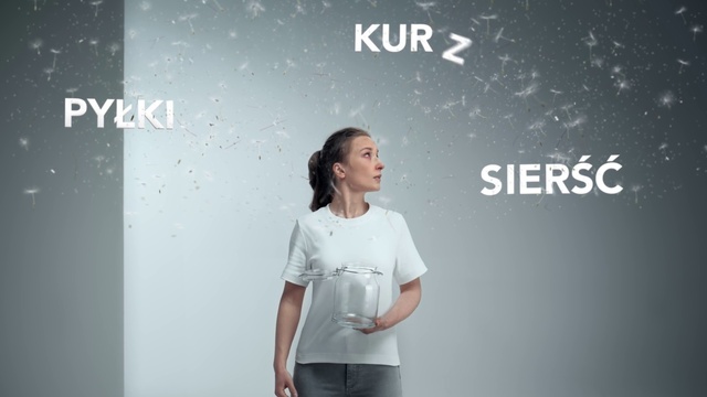 Video Reference: Human, Sleeve, Flash photography, Gesture, Font, T-shirt, Event, Fashion design, Happy, Elbow