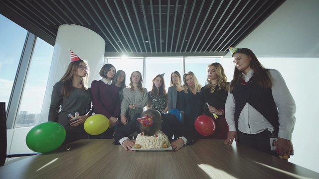 Video Reference: Table, Couch, Social group, Community, Leisure, Sharing, Jacket, Fun, House, Balloon