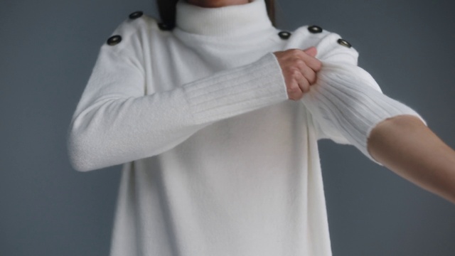 Video Reference: Joint, Hand, Outerwear, Shoulder, Arm, Dress shirt, Neck, Human body, Sleeve, Gesture