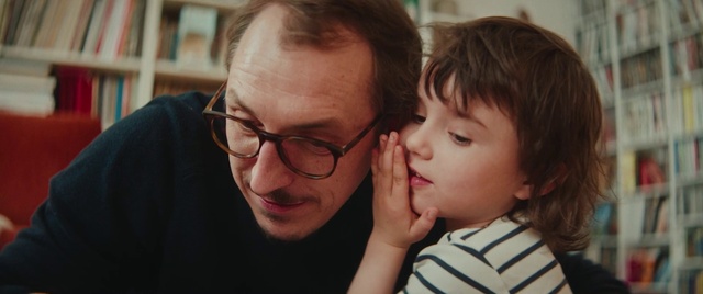 Video Reference: Forehead, Nose, Glasses, Cheek, Skin, Chin, Vision care, Eyebrow, Mouth, Ear